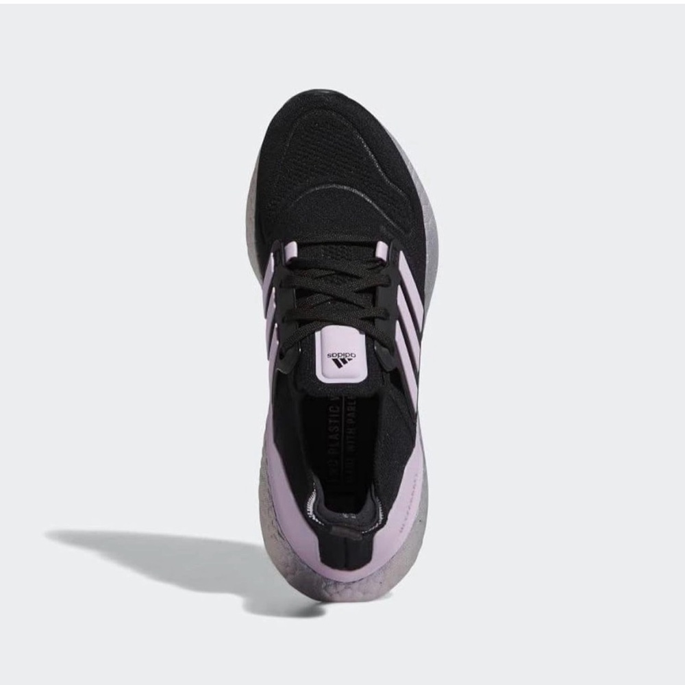 adidas Women's Ultraboost 22 Running Shoe
Size 7